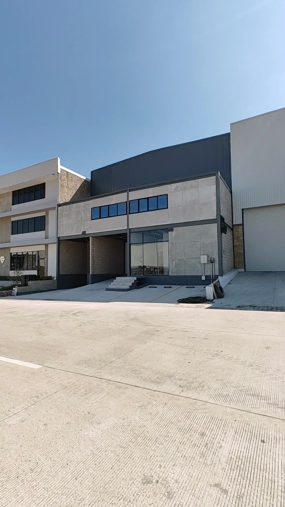 Nave West Plaza · Industrial